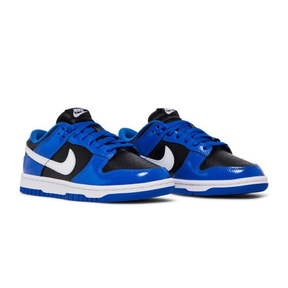 Nike Low-Top Sneakers in Black, Blue & White